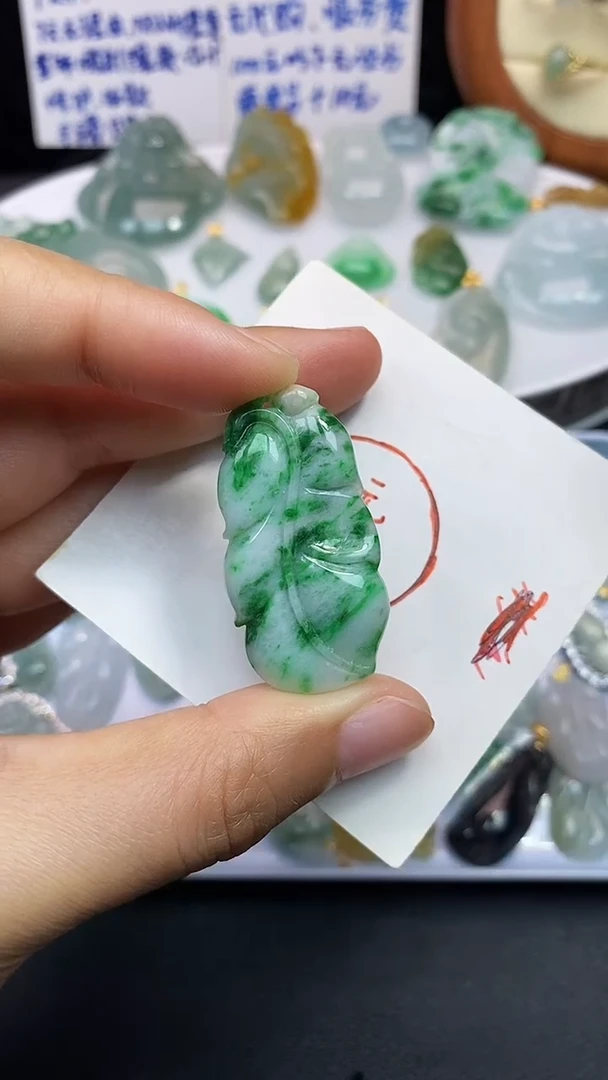 颈饰未镶嵌翡翠吊坠