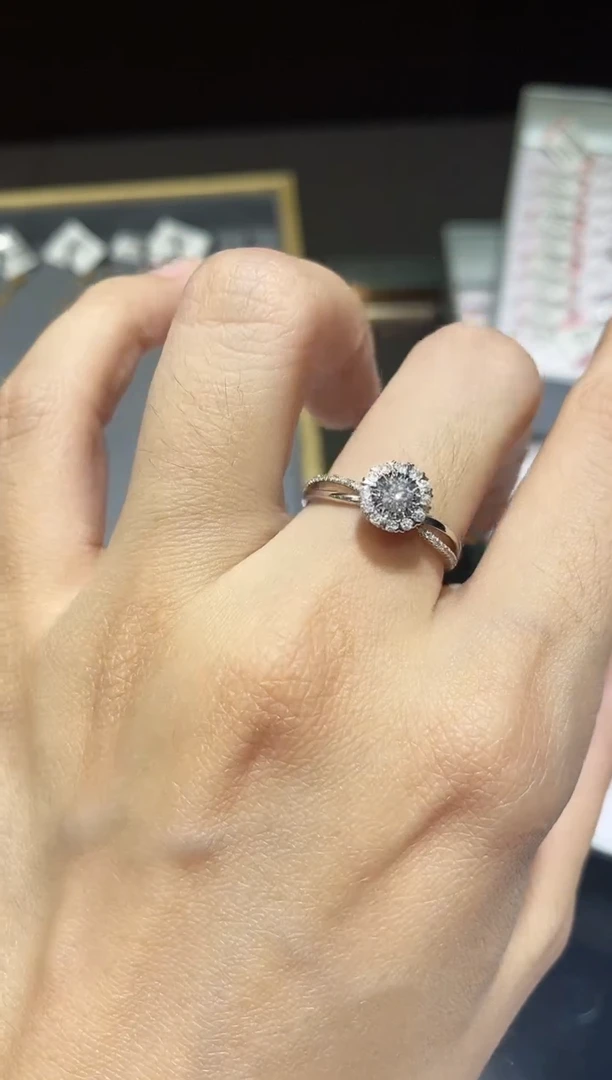 18K金镶嵌戒指/指环钻石