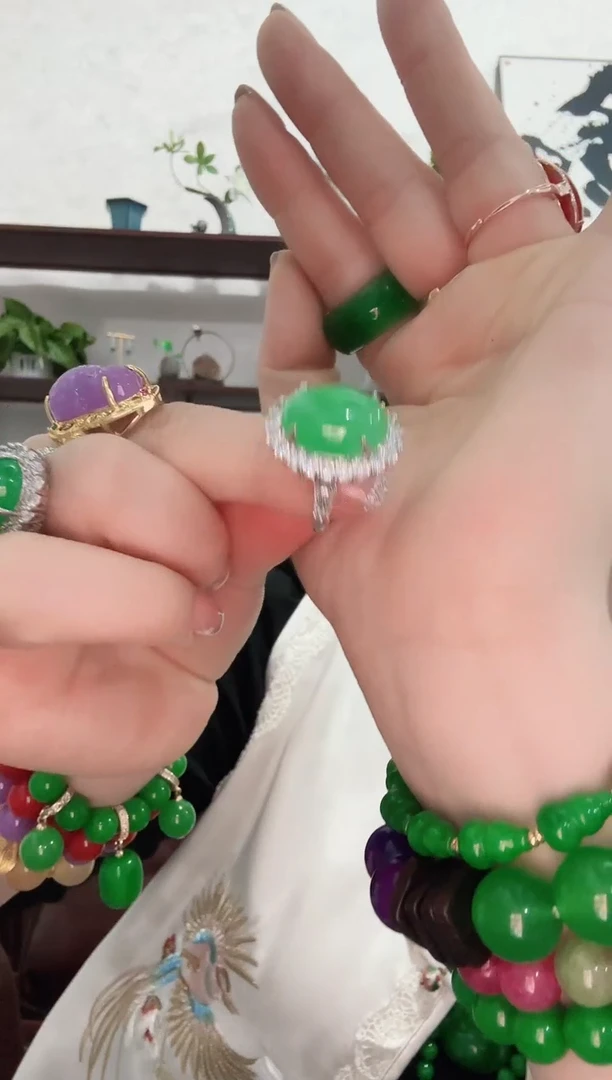 银S925镶嵌戒指翡翠大号椭圆鸽子蛋戒指