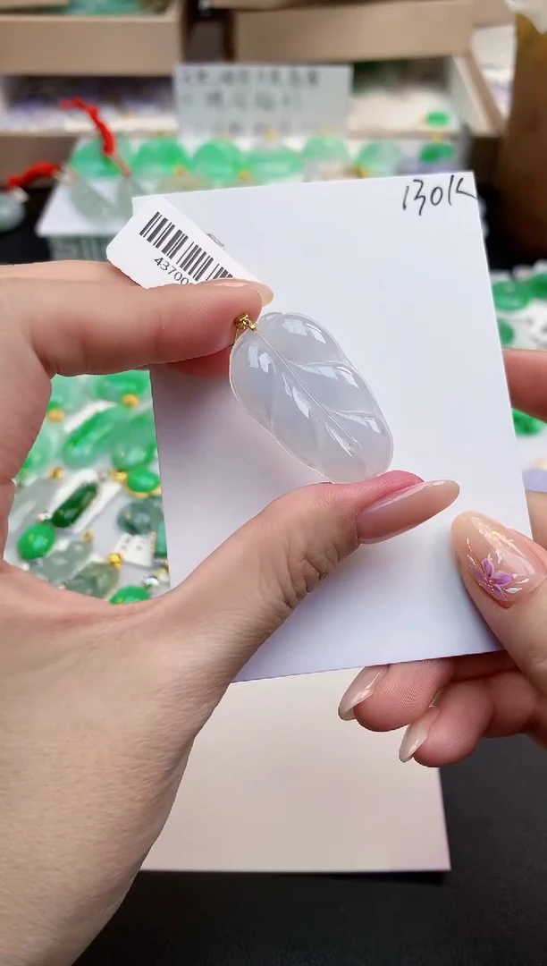 颈饰18K金镶嵌翡翠天然缅甸A货翡翠