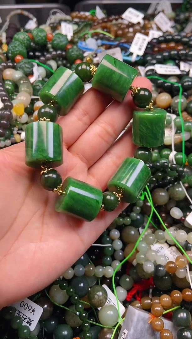 和田玉未镶嵌颈饰1