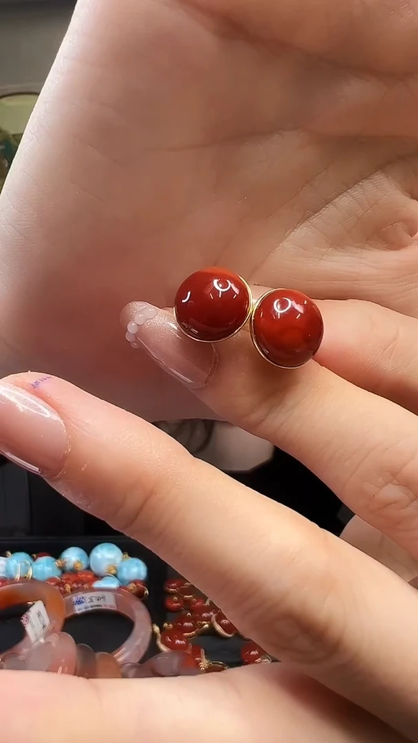 18K金镶嵌耳钉南红玛瑙/12mm