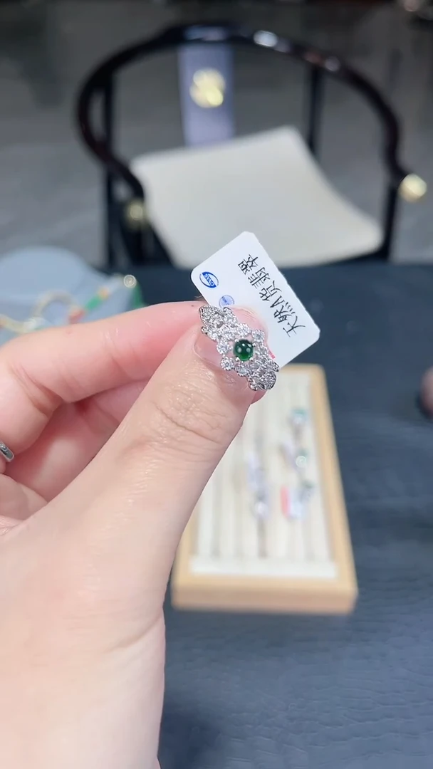 颈饰未镶嵌翡翠翡翠戒指