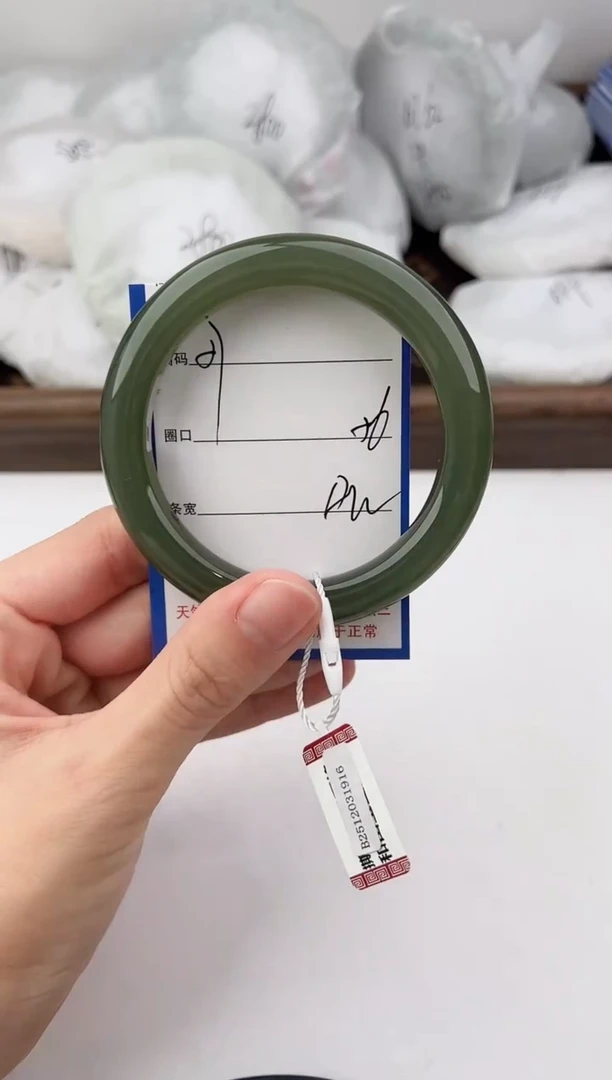 未镶嵌手镯和田玉57颜色微差无瑕疵