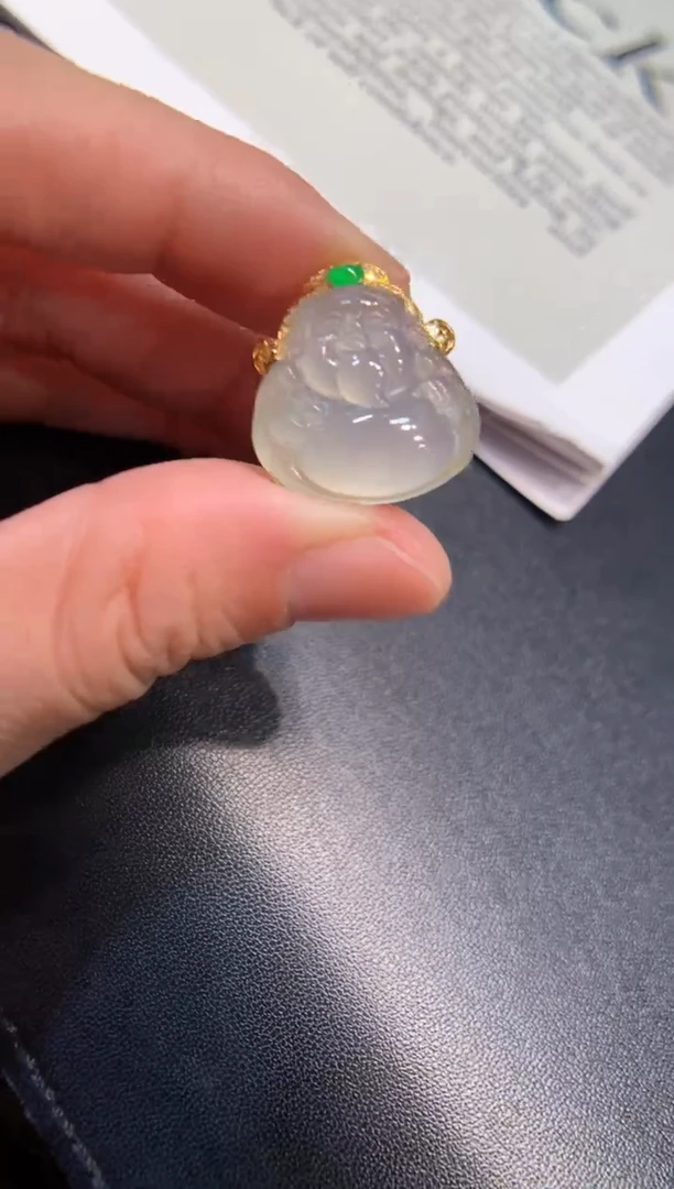 颈饰18K金镶嵌翡翠财神