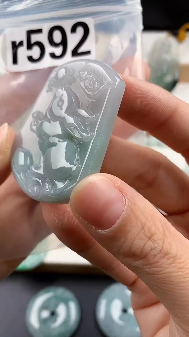 颈饰未镶嵌翡翠天然翡翠吊坠挂件