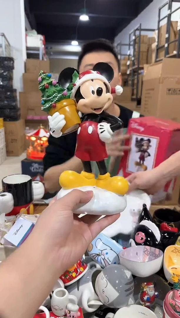 瓷片米奇抱圣诞树摆件