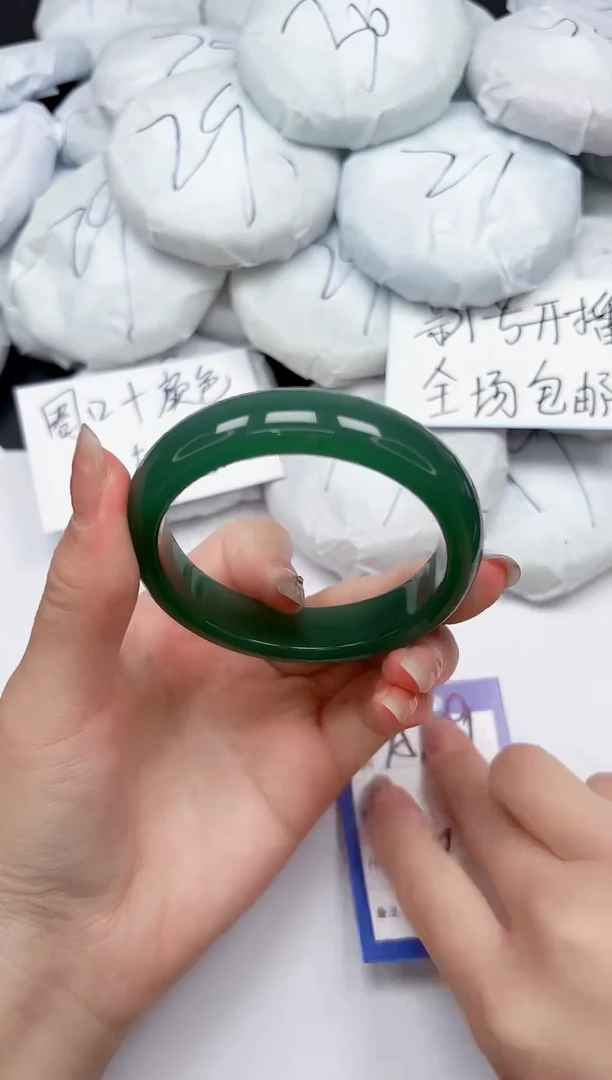 未镶嵌手镯石英质玉A279/58