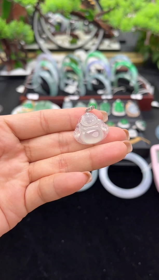 颈饰18K金镶嵌翡翠吊坠