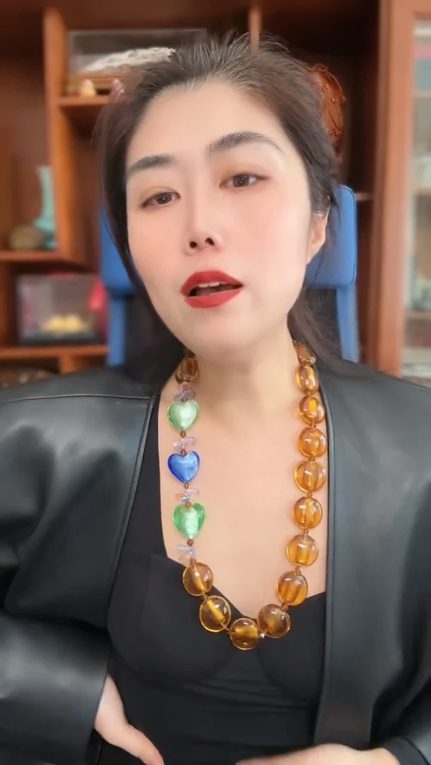 合金无合金无孤品不折腾系列咖色配蓝绿色爱心项链不退