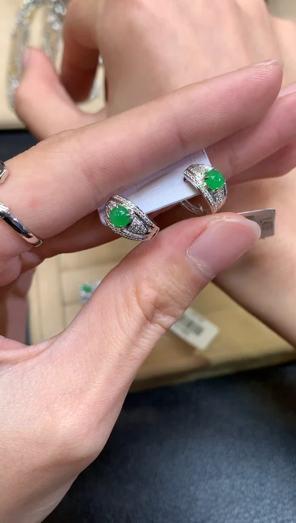 【闪购商品】翡翠耳饰18K金镶嵌蛋面【无服务费】