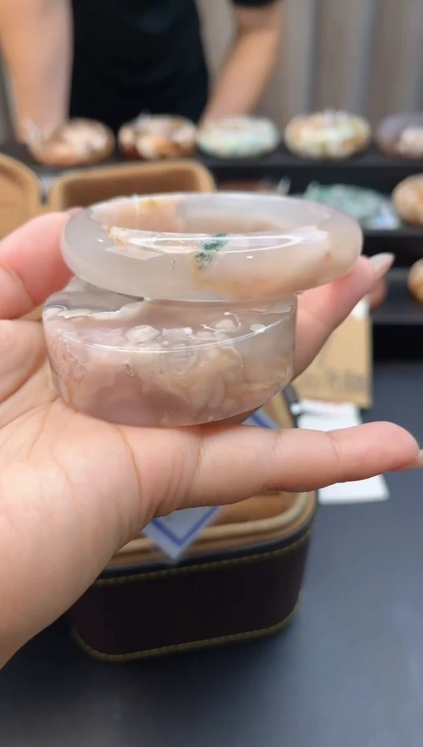 未镶嵌手镯石英质玉赠送镯心61（圈口）无证书