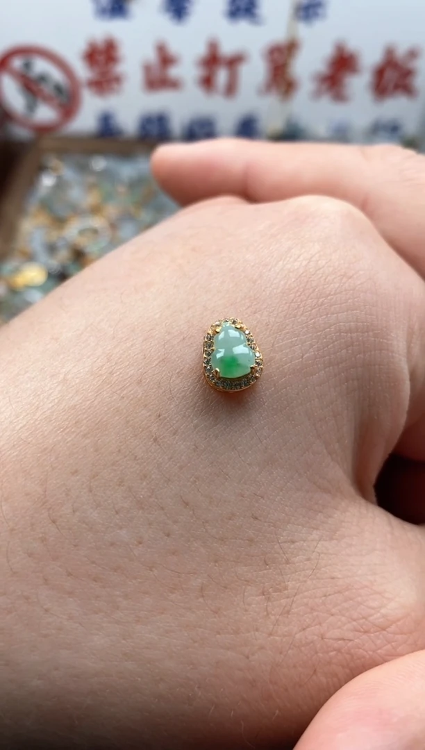 【闪购商品】翡翠颈饰未镶嵌哥哥