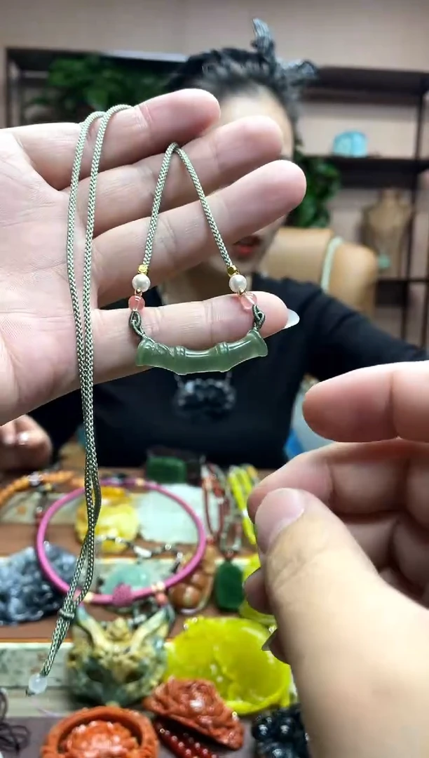 未镶嵌岫玉吊坠·1