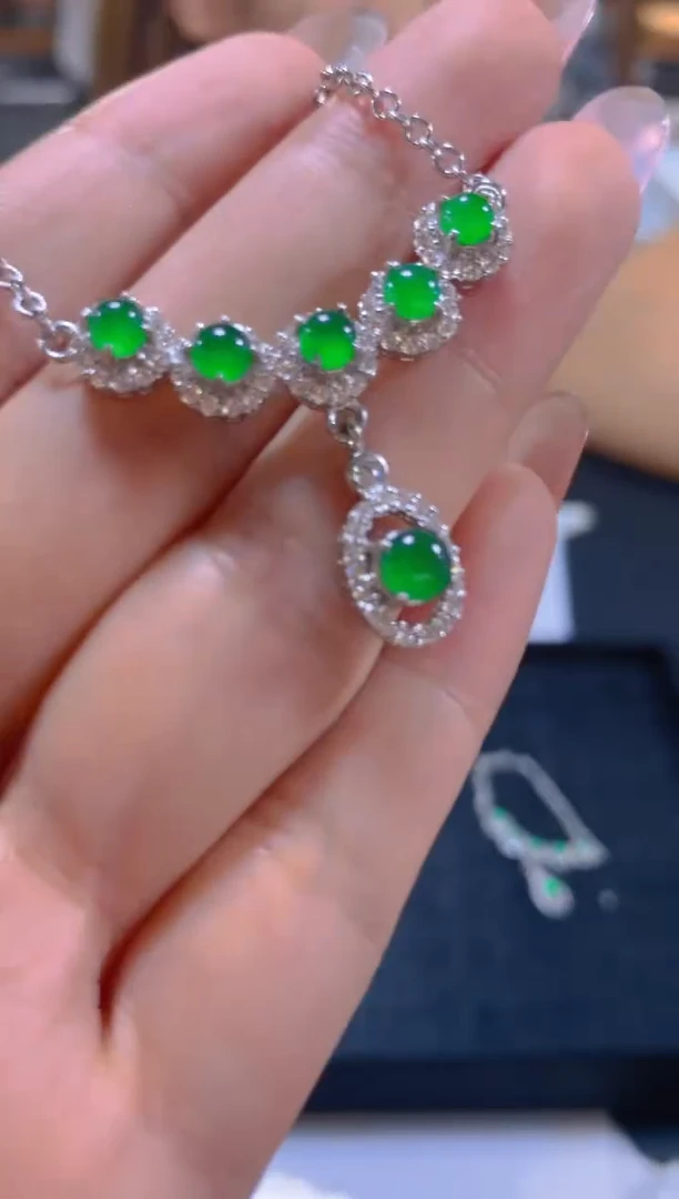 翡翠未镶嵌颈饰多样性发一