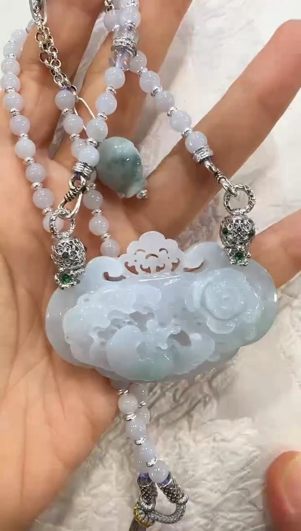 翡翠未镶嵌颈饰国风