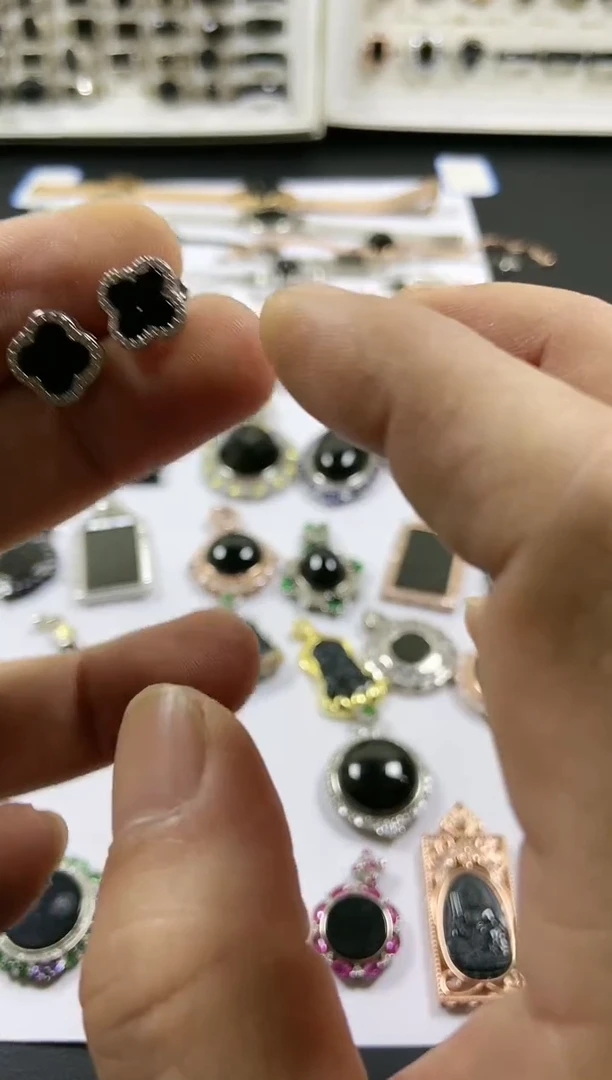 银S925镶嵌翡翠耳钉四叶草