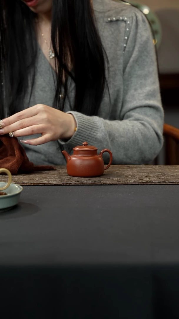 【闪购商品】紫砂茶壶朱泥刻绘小金汇120cc