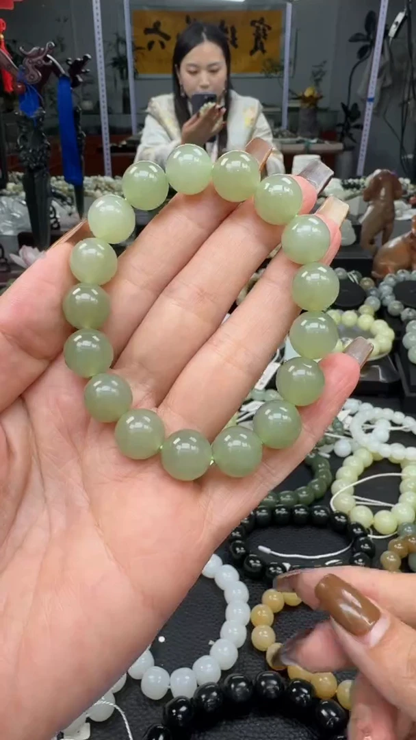 未镶嵌手串和田玉湖水绿卡12