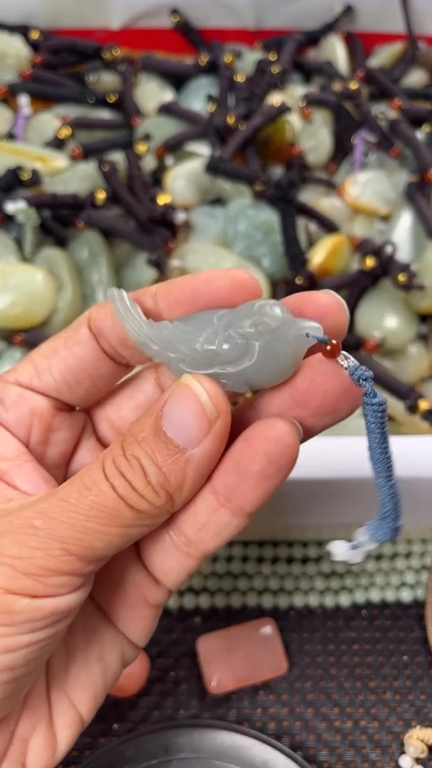 【闪购商品】和田玉颈饰未镶嵌多样性发货没有证书拍一发一有瑕