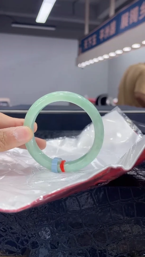 未镶嵌手镯翡翠18