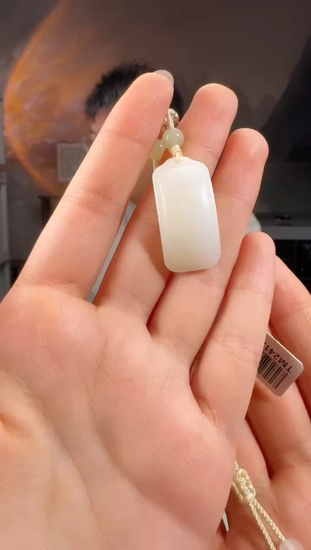 颈饰未镶嵌和田玉无事牌