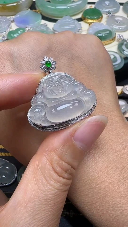 颈饰18K金镶嵌翡翠佛公