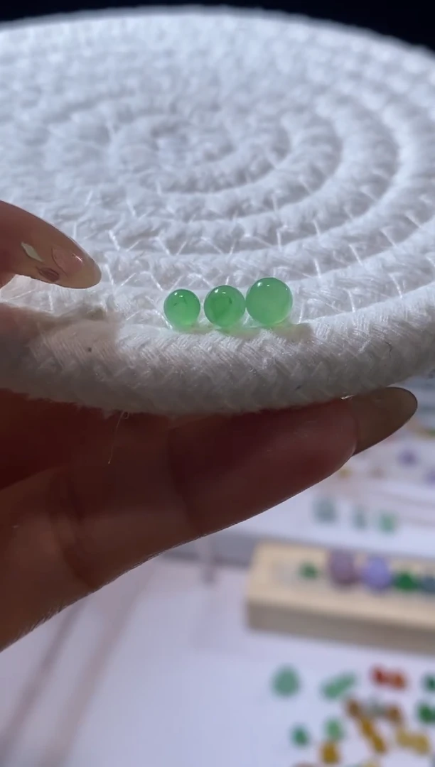 未镶嵌定制翡翠绿珠珠多样性发货一个  福利不退不换