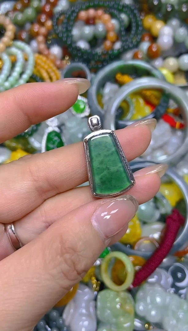 颈饰未镶嵌翡翠/F/翡翠A货，一件也是批发价