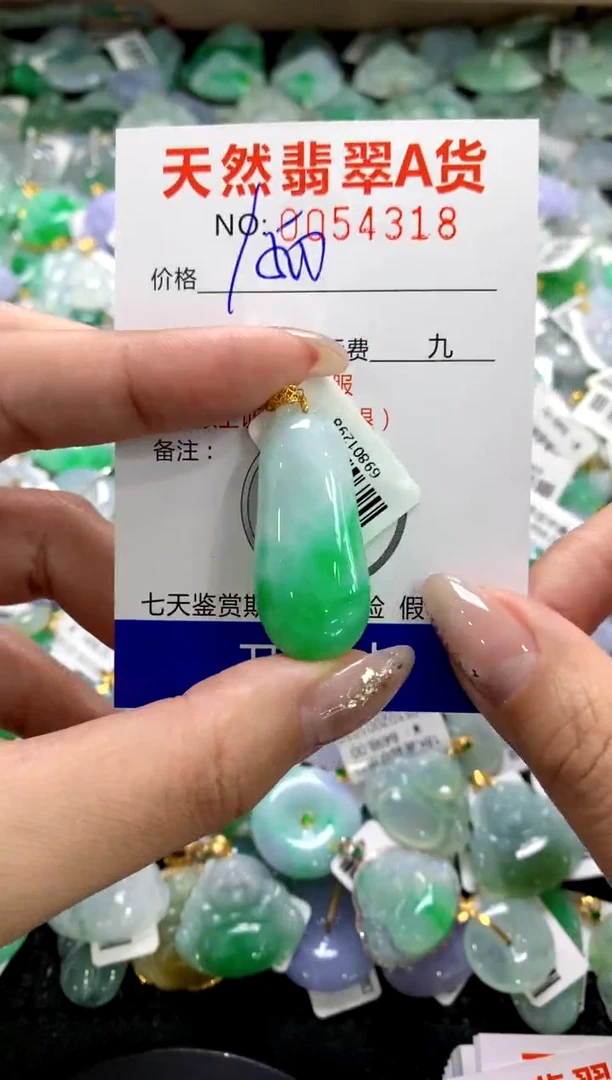 颈饰18K金镶嵌翡翠1111111111111111