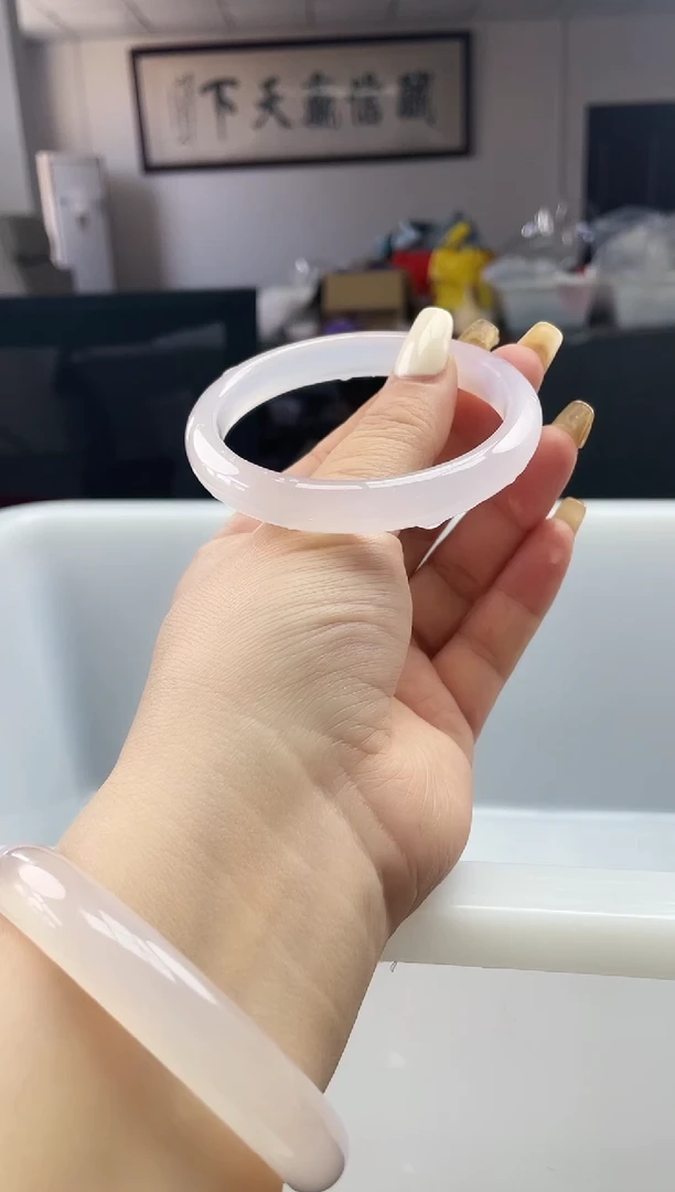 合金白玉髓镯子玛瑙/玉髓似**年似水流年