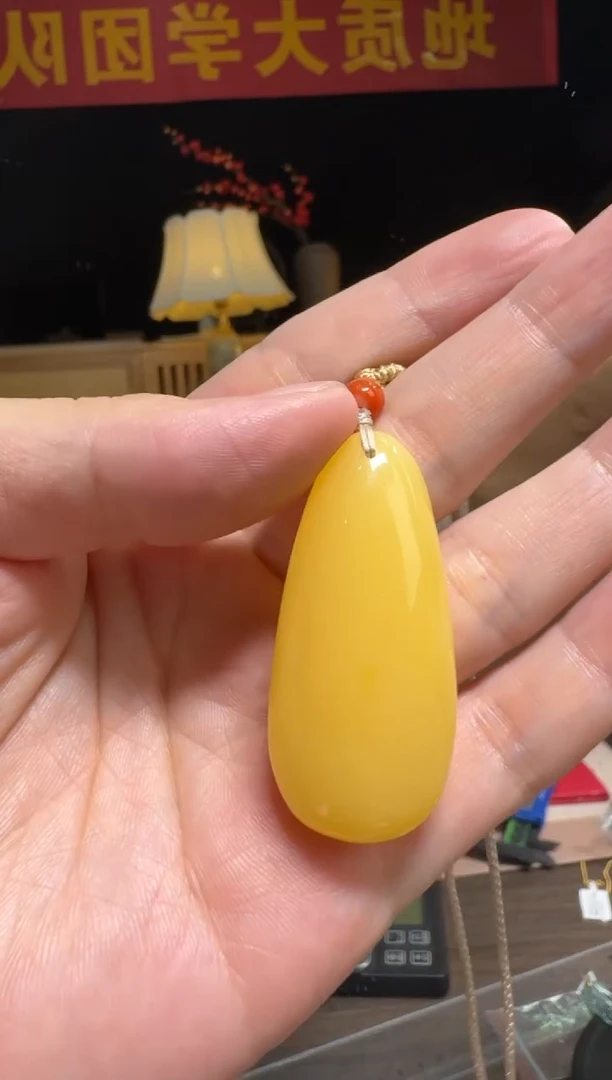 【闪购商品】蜜蜡吊坠(不含链)未镶嵌俄料鸡油黄蜜蜡吊坠约7克