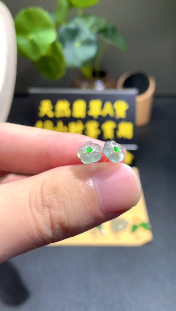 颈饰18K金镶嵌翡翠翡翠A货