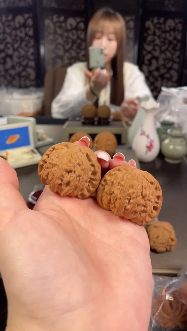 【闪购商品】文玩核桃把件白狮子44尺-1