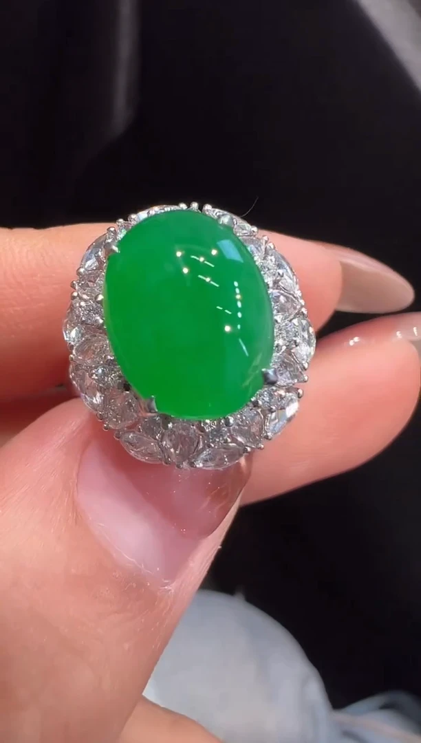 18K金镶嵌戒指翡翠戒指