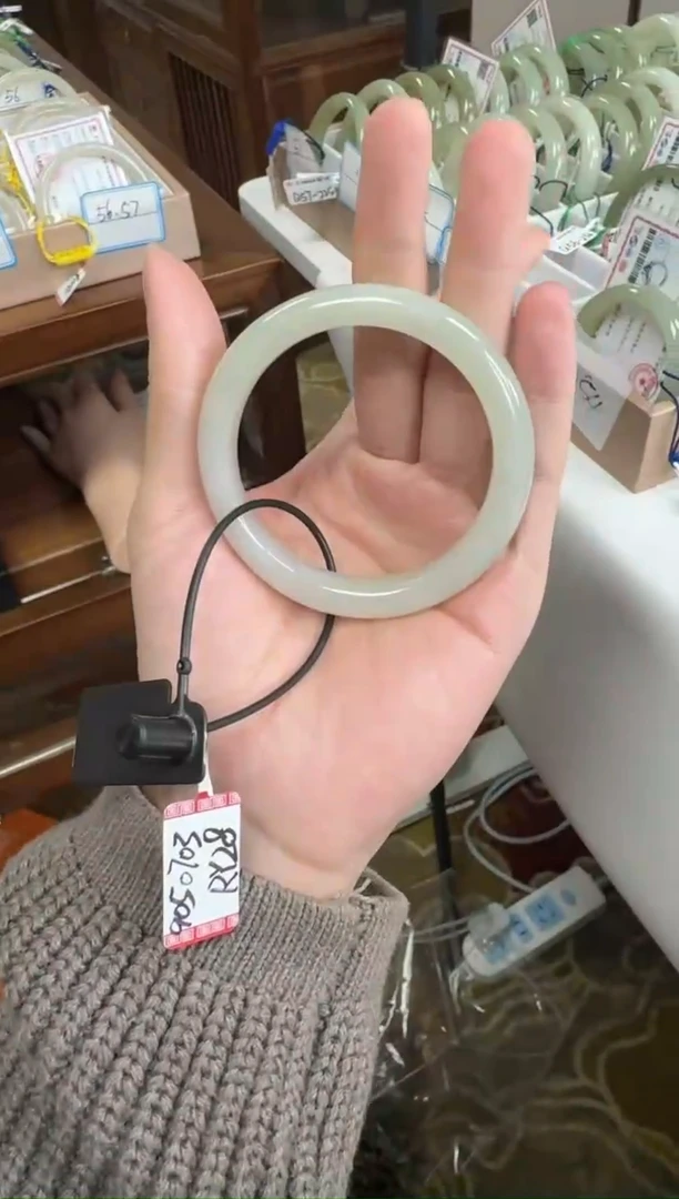 未镶嵌手镯和田玉56