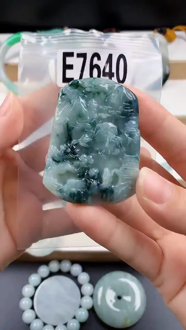 颈饰未镶嵌翡翠天然翡翠吊坠挂件