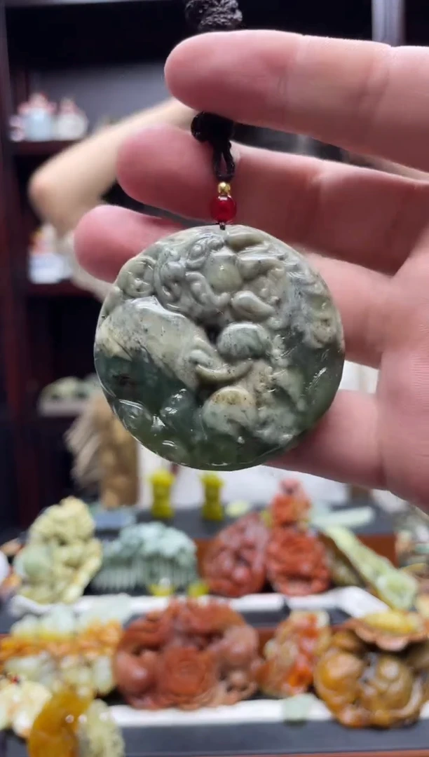 岫玉未镶嵌吊坠·