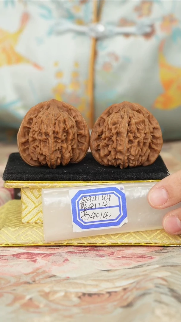 【闪购商品】文玩核桃把件老楼