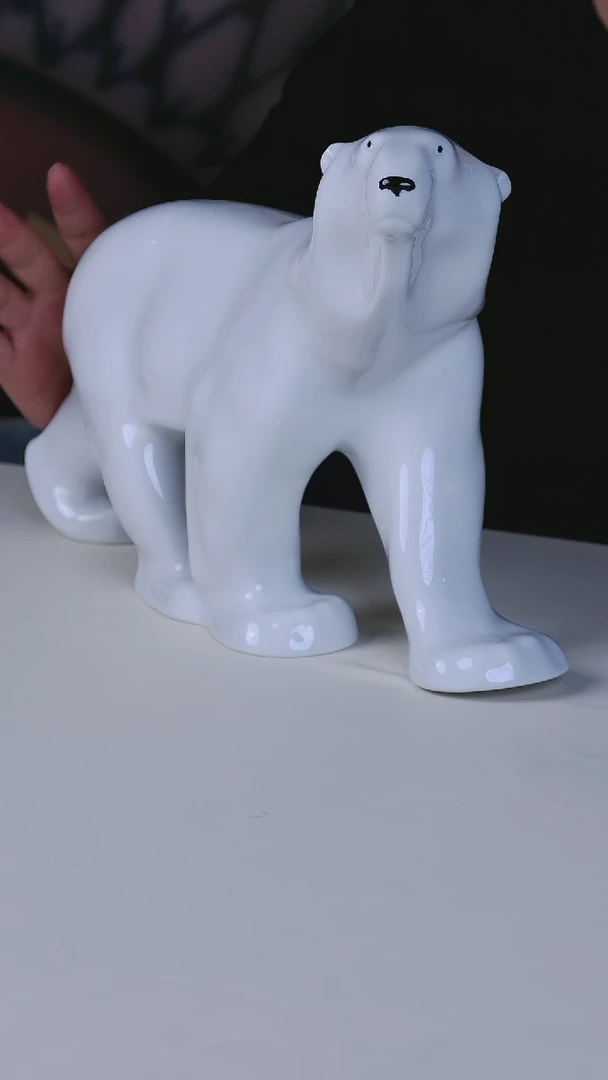 每天下午一点开播白熊摆件