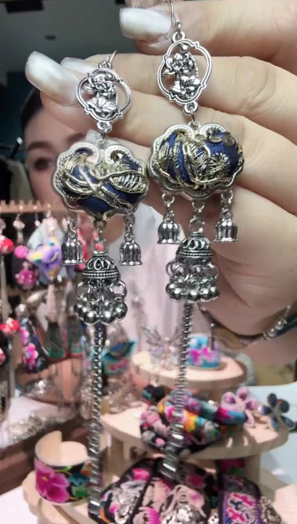 刺绣纯手工苗绣非遗耳环