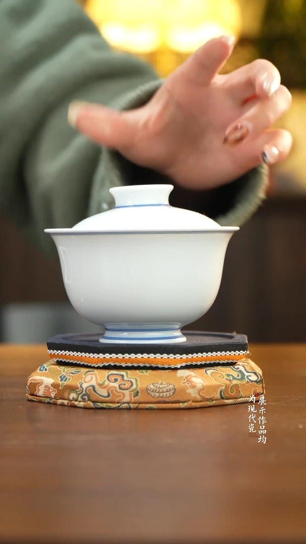 江壶见陶瓷甜白釉两才盖碗
