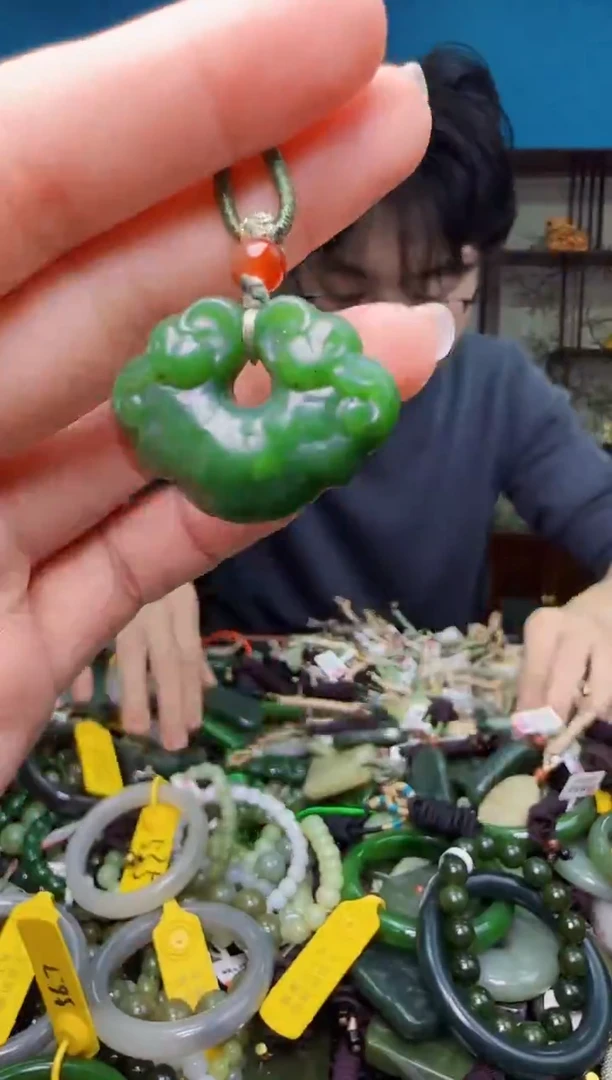 颈饰未镶嵌和田玉1