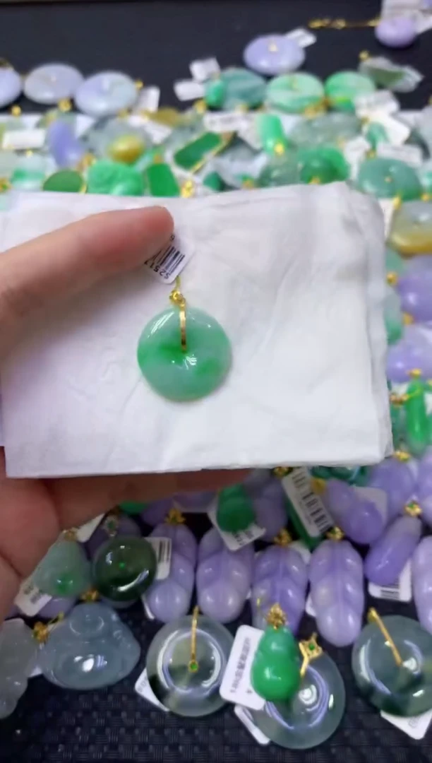 颈饰18K金镶嵌翡翠天然缅甸翡翠A货