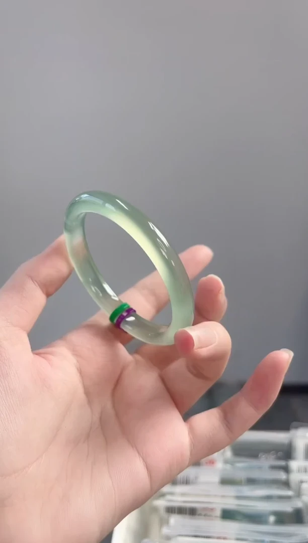 玛瑙/玉髓手镯未镶嵌53-54圈 需要包容