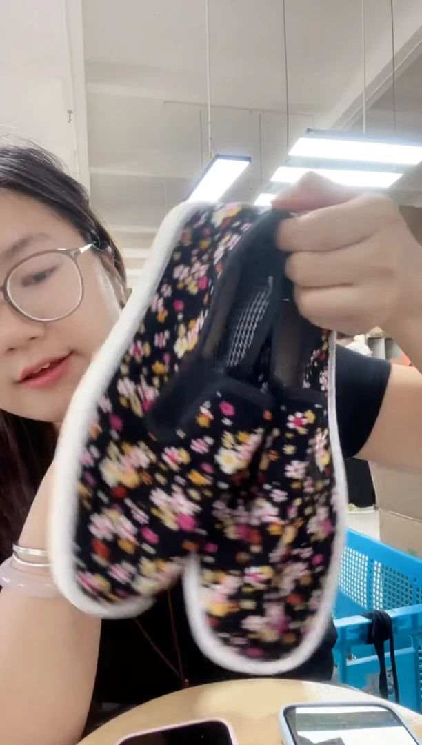 何航清仓款37码小黑花松紧6#