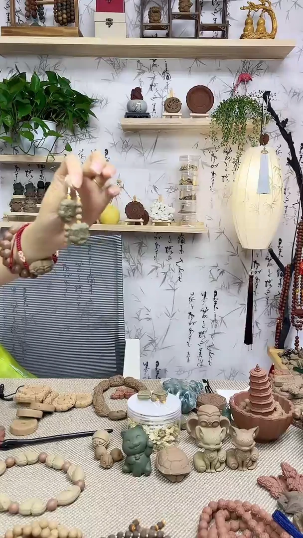 泥塑香身芄小醒狮耳饰