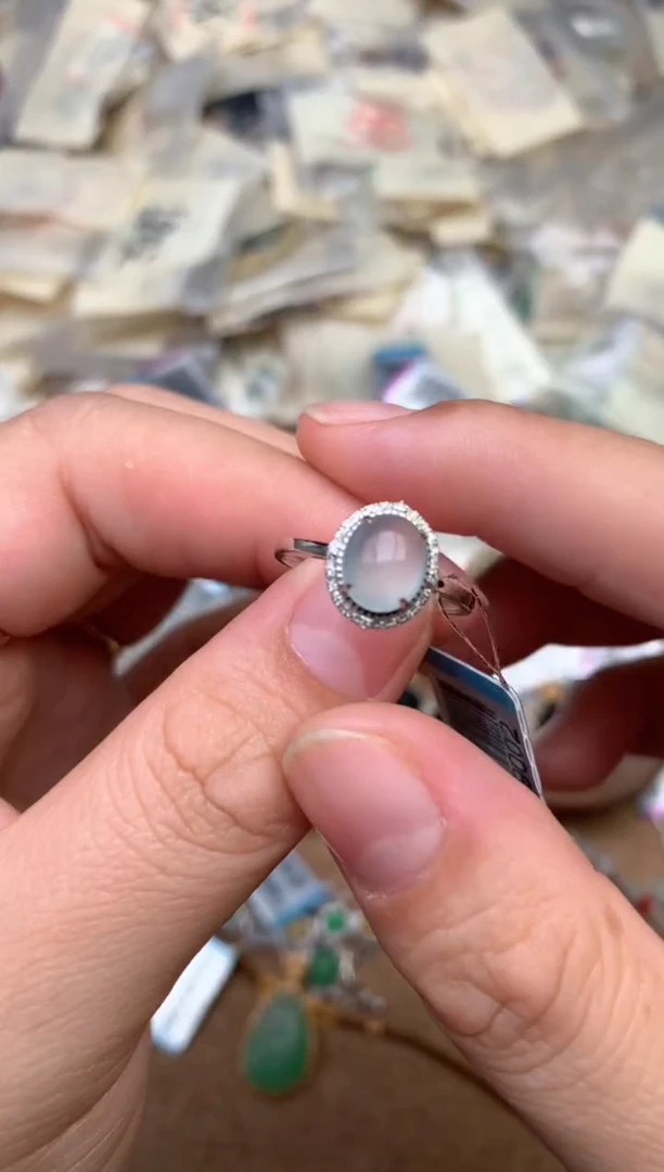 18K金镶嵌挂件翡翠一