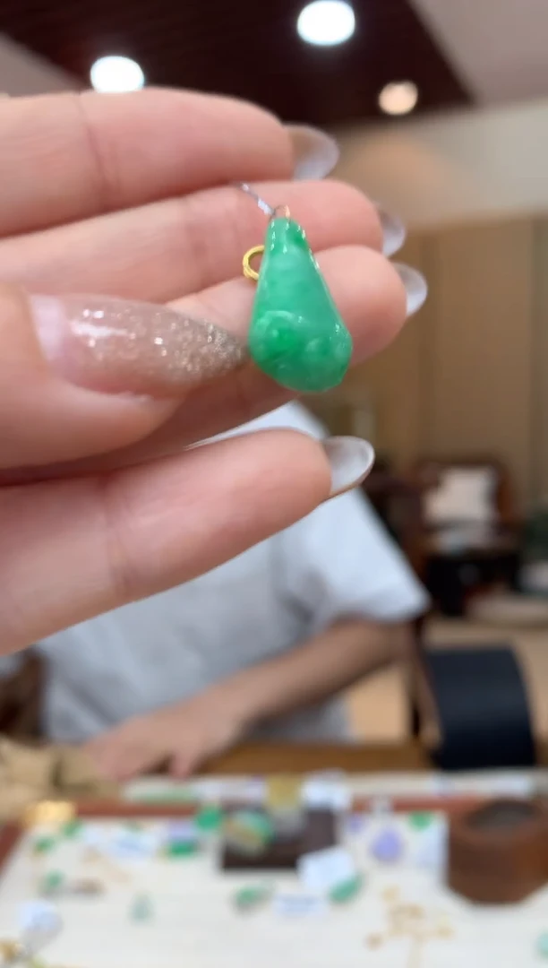 吊坠(不含链)18K金镶嵌翡翠莲蓬