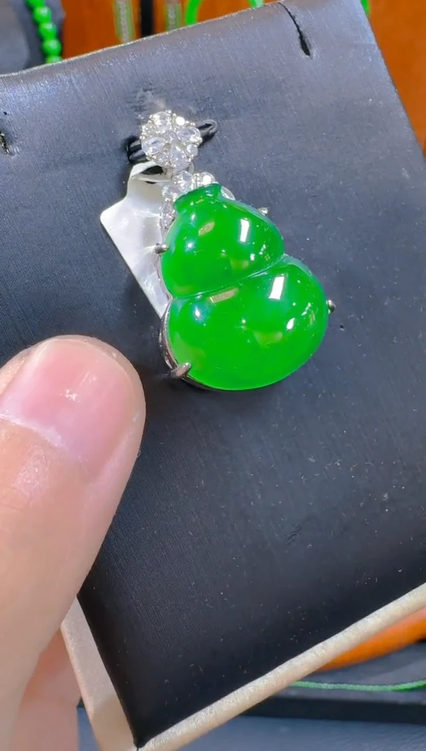 吊坠(赠链)银S925镶嵌翡翠天然A货翡翠